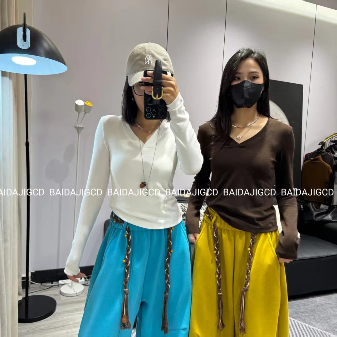 工厂店-(简约质朴)2025秋季韩版V领通勤风时尚显瘦修身上衣(8212)