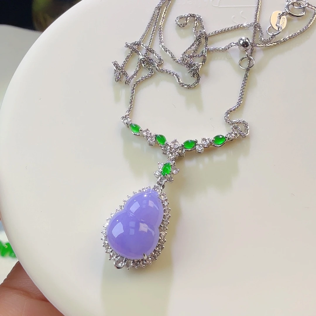 翡翠18K金镶嵌颈饰满紫葫芦