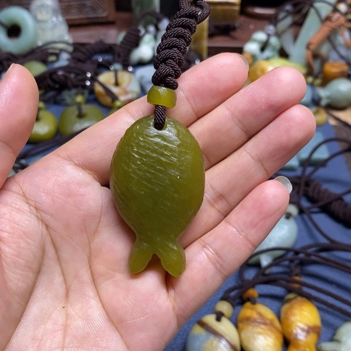 锦***弦蛇纹石玉未镶嵌颈饰