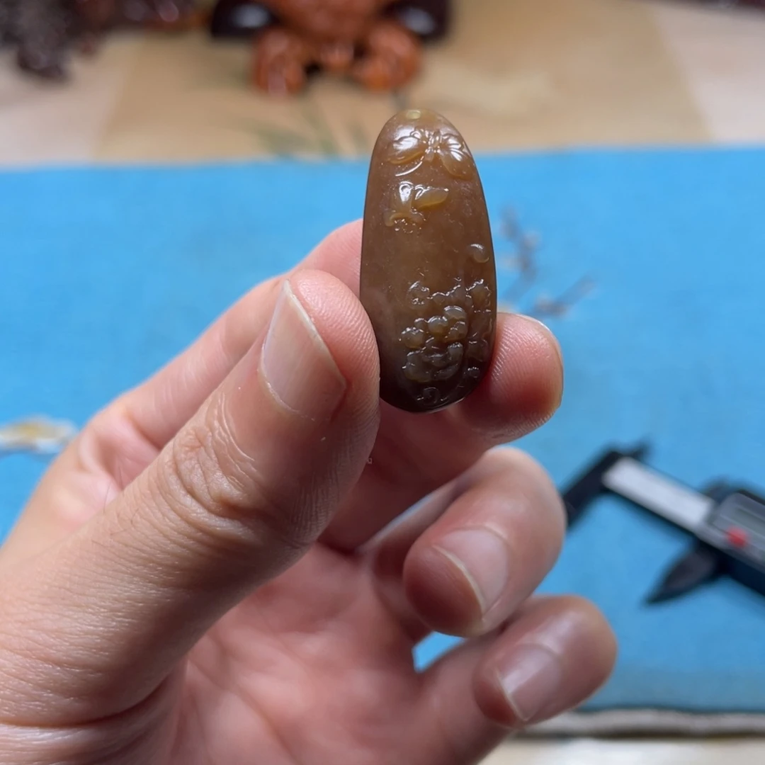 颈饰未镶嵌和田玉（糖玉）