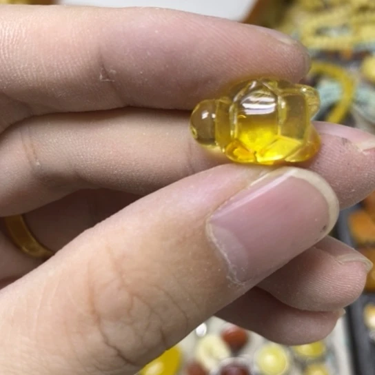 蜜蜡未镶嵌裸石吊坠