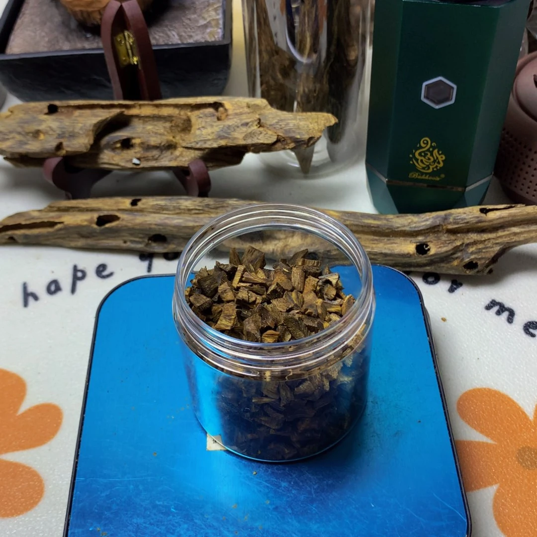 沉香碎屑沉香澜**叔蓝宝石米粒50克