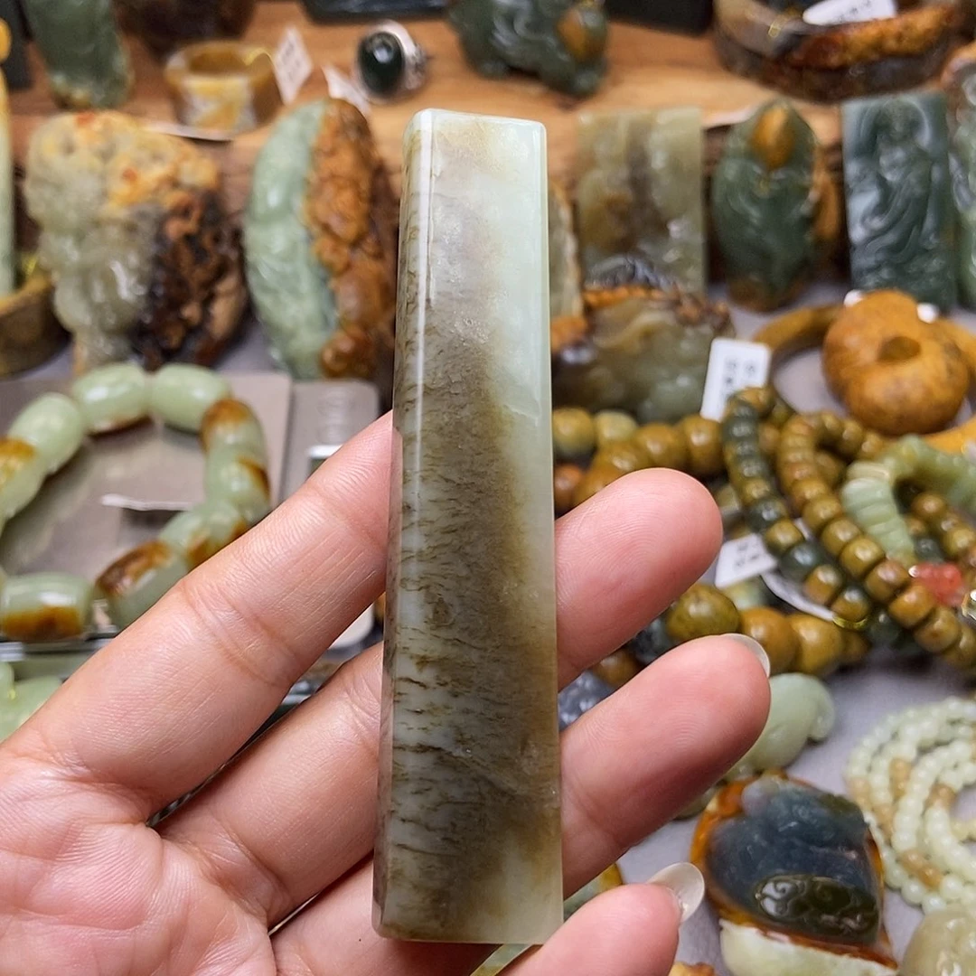 岫岩老玉（透闪石质玉）未镶嵌珠宝奇石