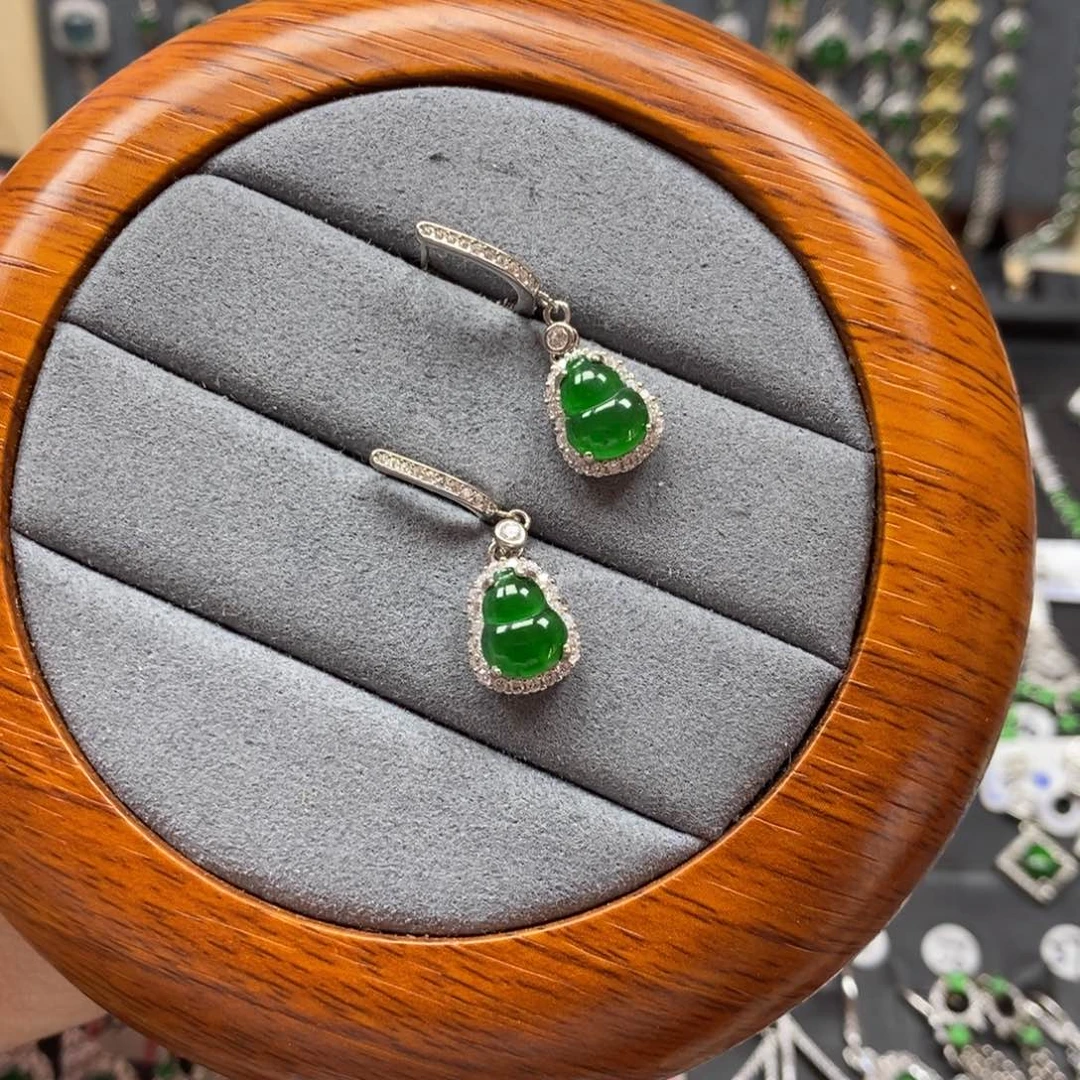 翡翠颈饰银S925镶嵌翡翠耳钉