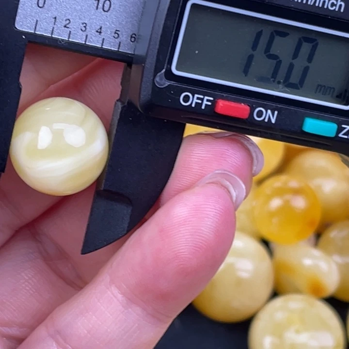 蜜蜡未镶嵌裸石微瑕447