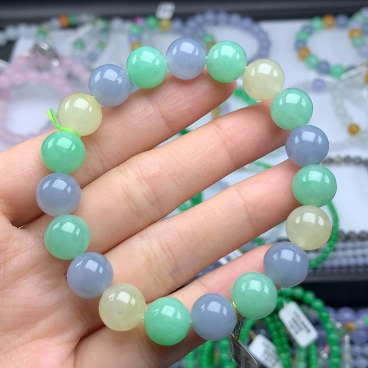 翡翠手镯未镶嵌翡翠