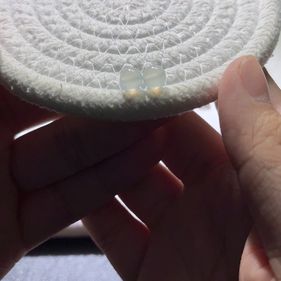 散珠翡翠裸石2颗
