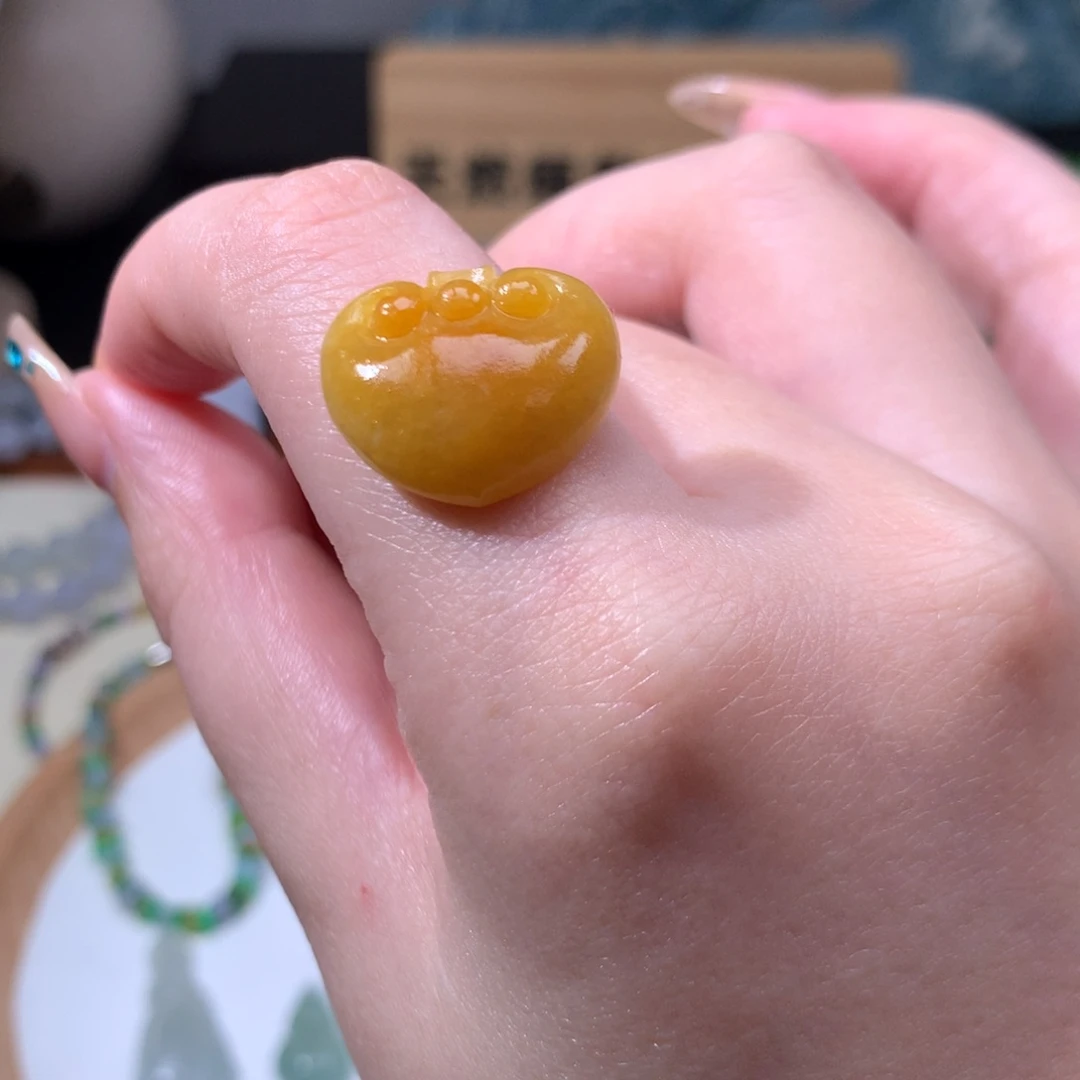 定制翡翠未镶嵌黄翡爱心如意