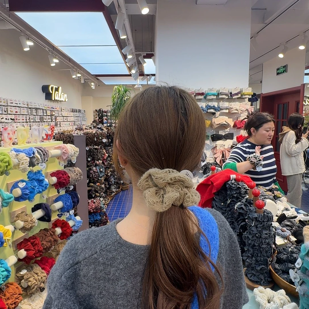 布艺非金属咖色发圈