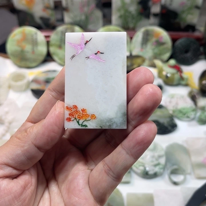 独山玉未镶嵌颈饰