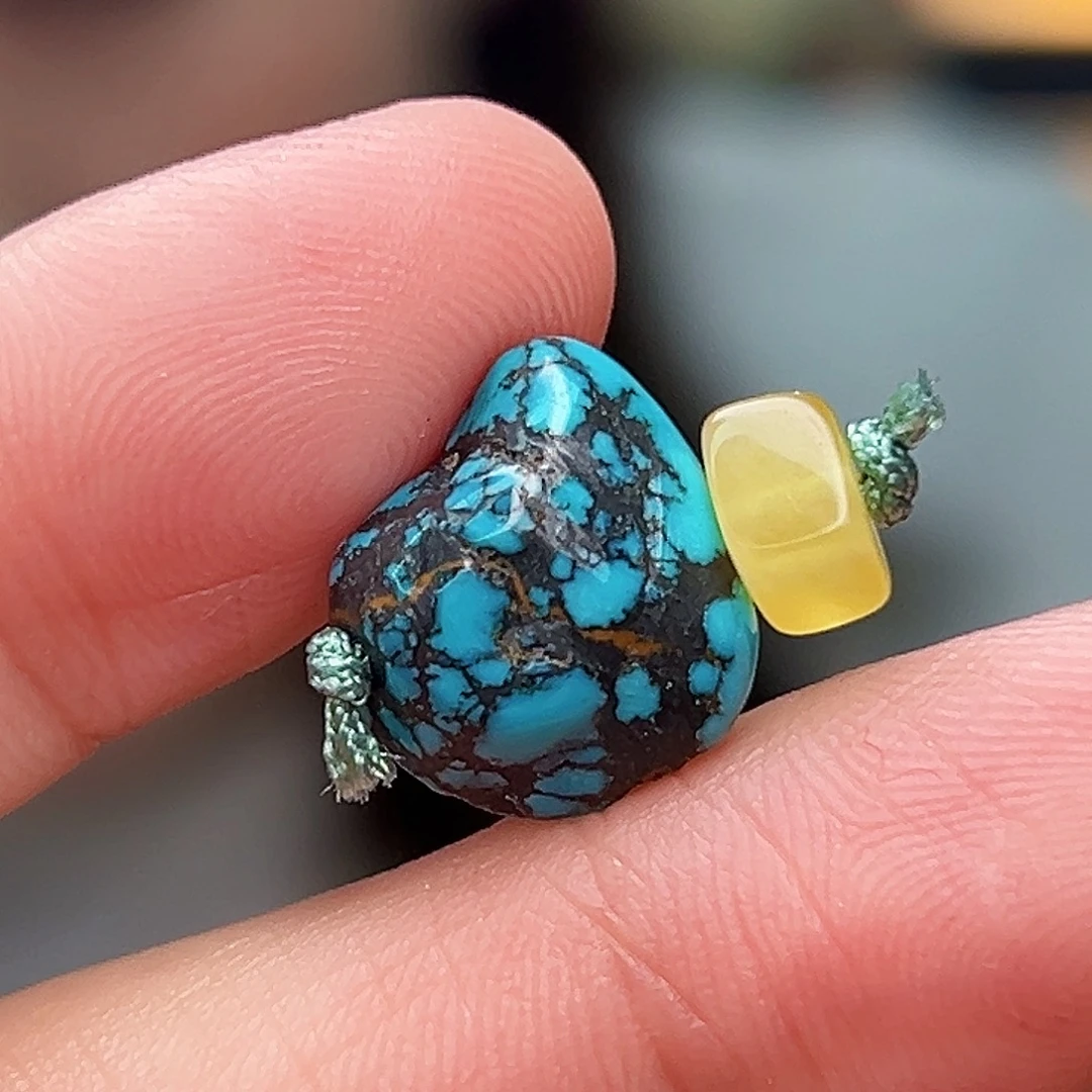 蜜蜡未镶嵌珠宝奇石