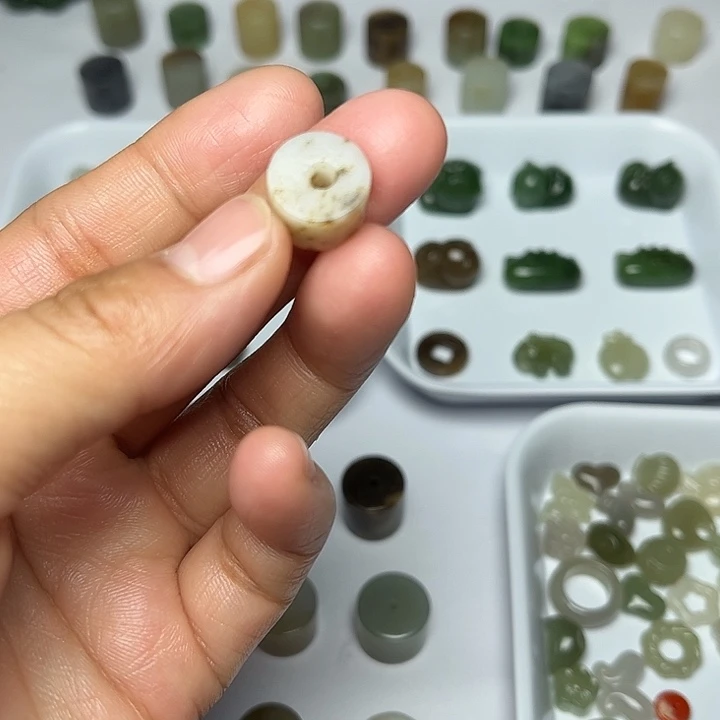 和田玉未镶嵌珠宝半成品23号微瑕款