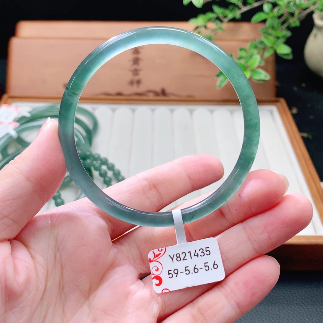 未镶嵌手镯（圆镯）翡翠