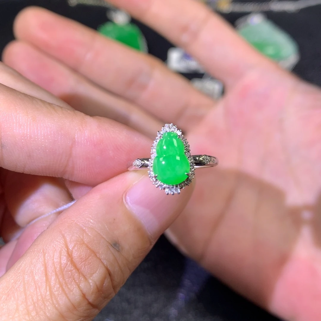 翡翠戒指18K金镶嵌翡翠