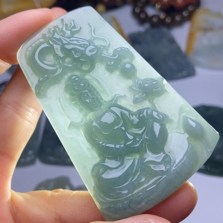 翡翠颈饰未镶嵌翡翠