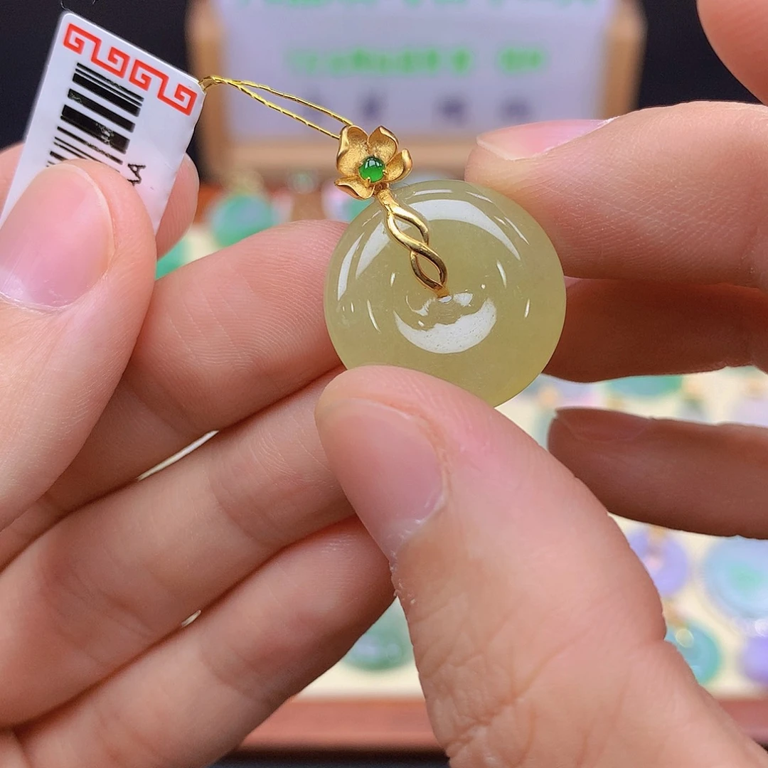 翡翠18K金镶嵌颈饰翡翠