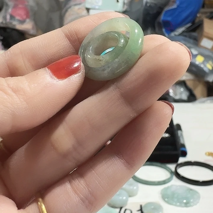 這***假翡翠未镶嵌颈饰5075