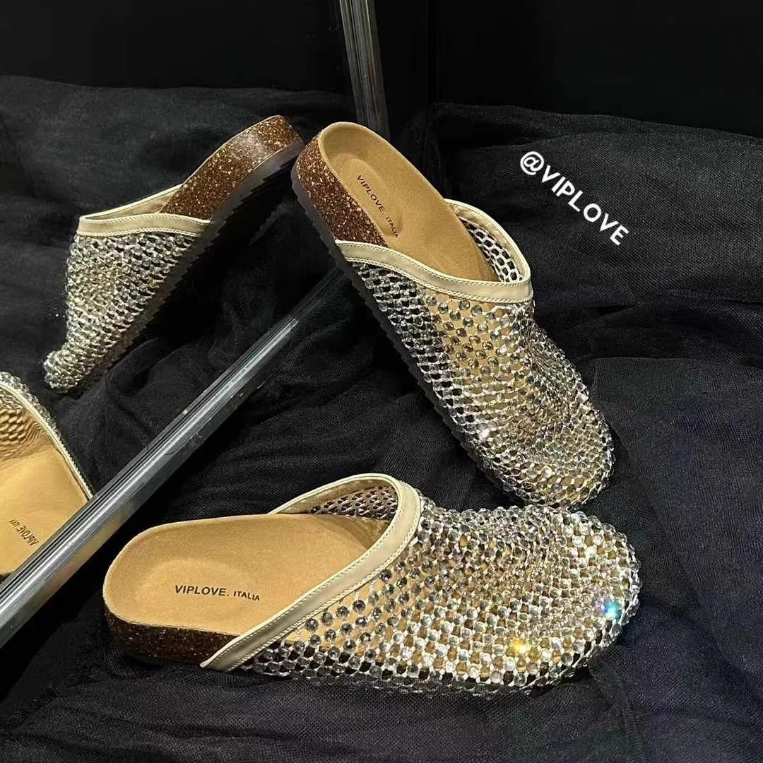 欧洲站平底包头半拖鞋女2025春季新款平底水钻一脚蹬无后跟沙滩拖