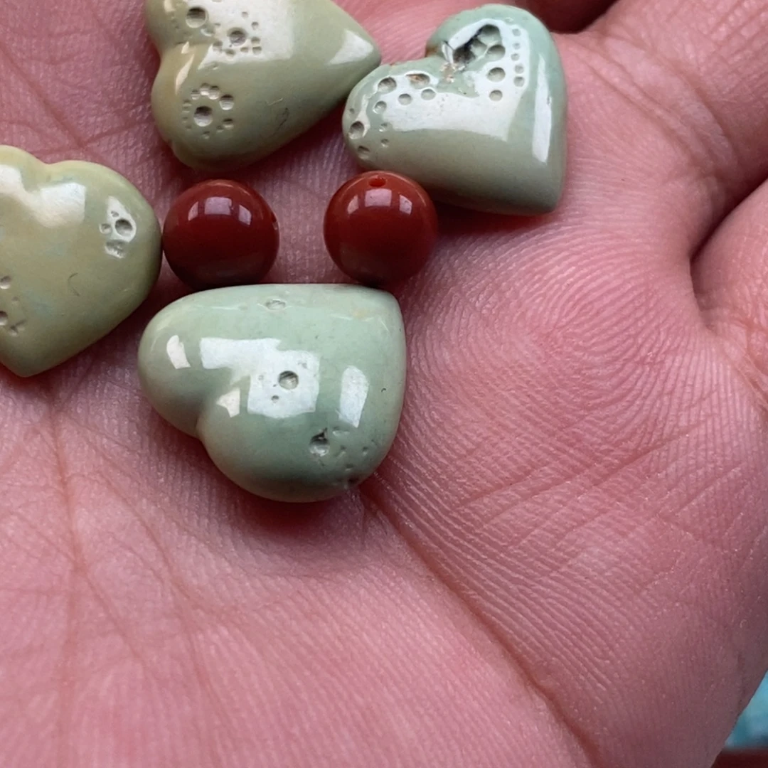 红***孩未镶嵌南红玛瑙珠宝奇石