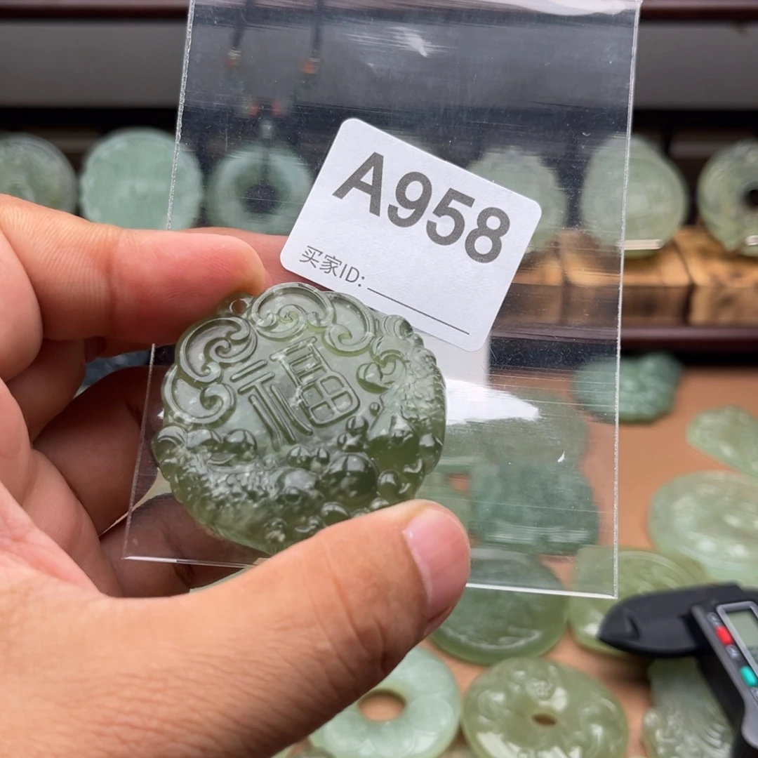 正***量未镶嵌蛇纹石玉颈饰