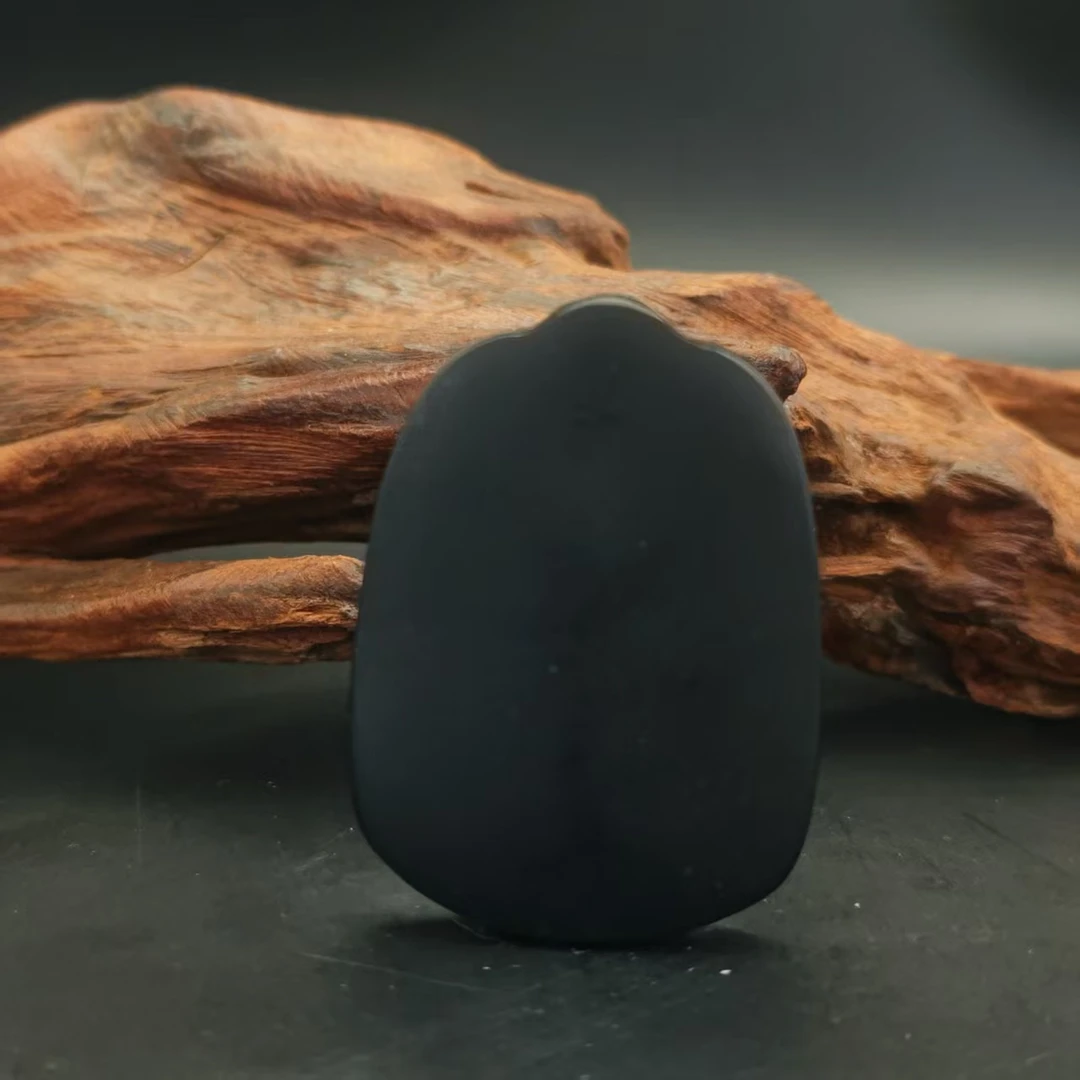 M和田玉墨玉无事牌吊坠0058