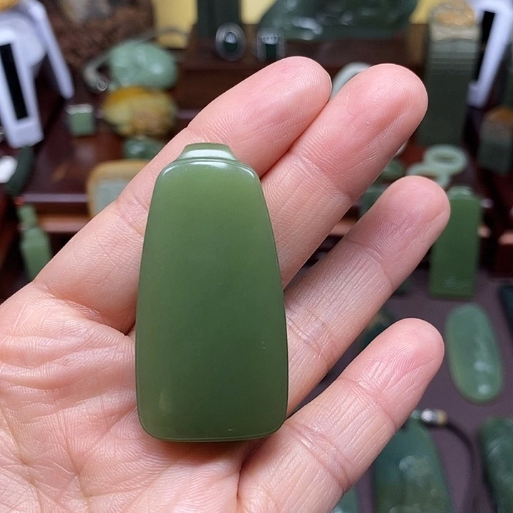 岫岩老玉（透闪石质玉）析木未镶嵌微*