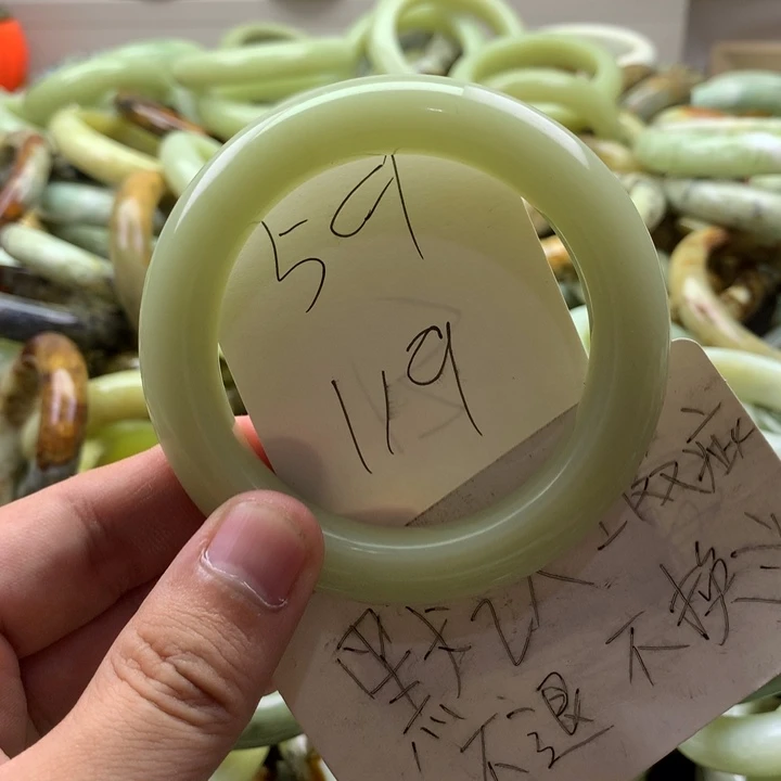 蛇纹石玉未镶嵌手镯