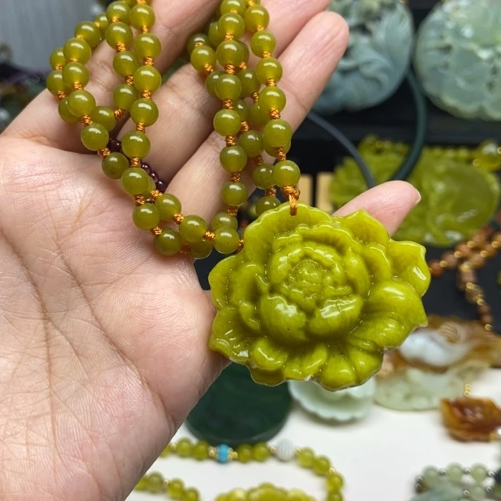 蛇纹石玉未镶嵌颈饰