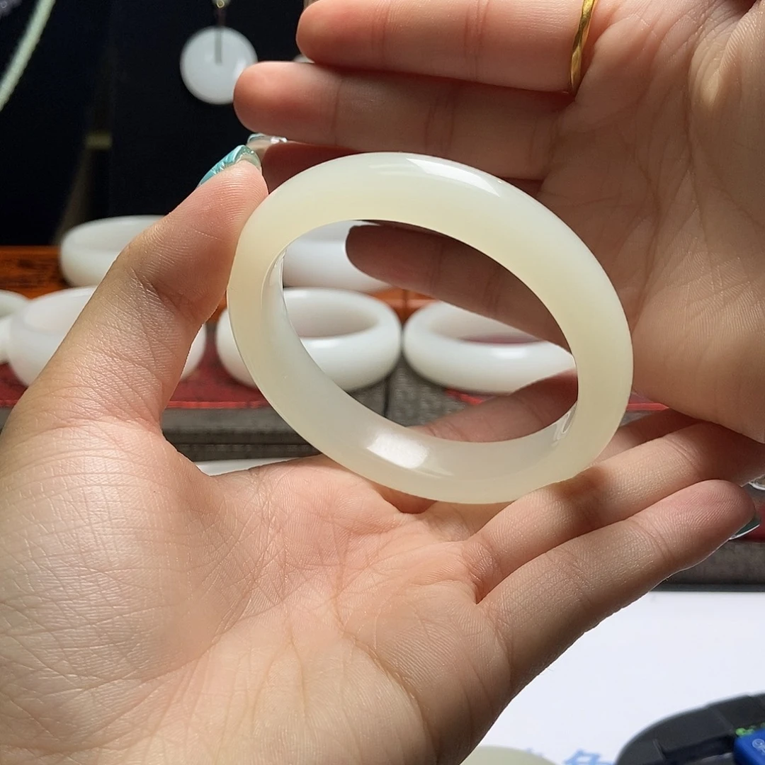文***鲤56+圈口正圈手镯暖白色