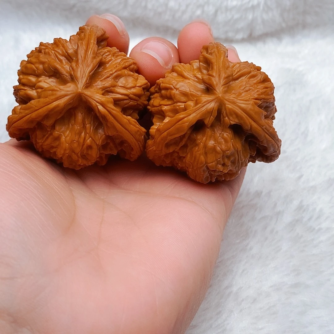 圆***）文玩核桃吊坠三棱