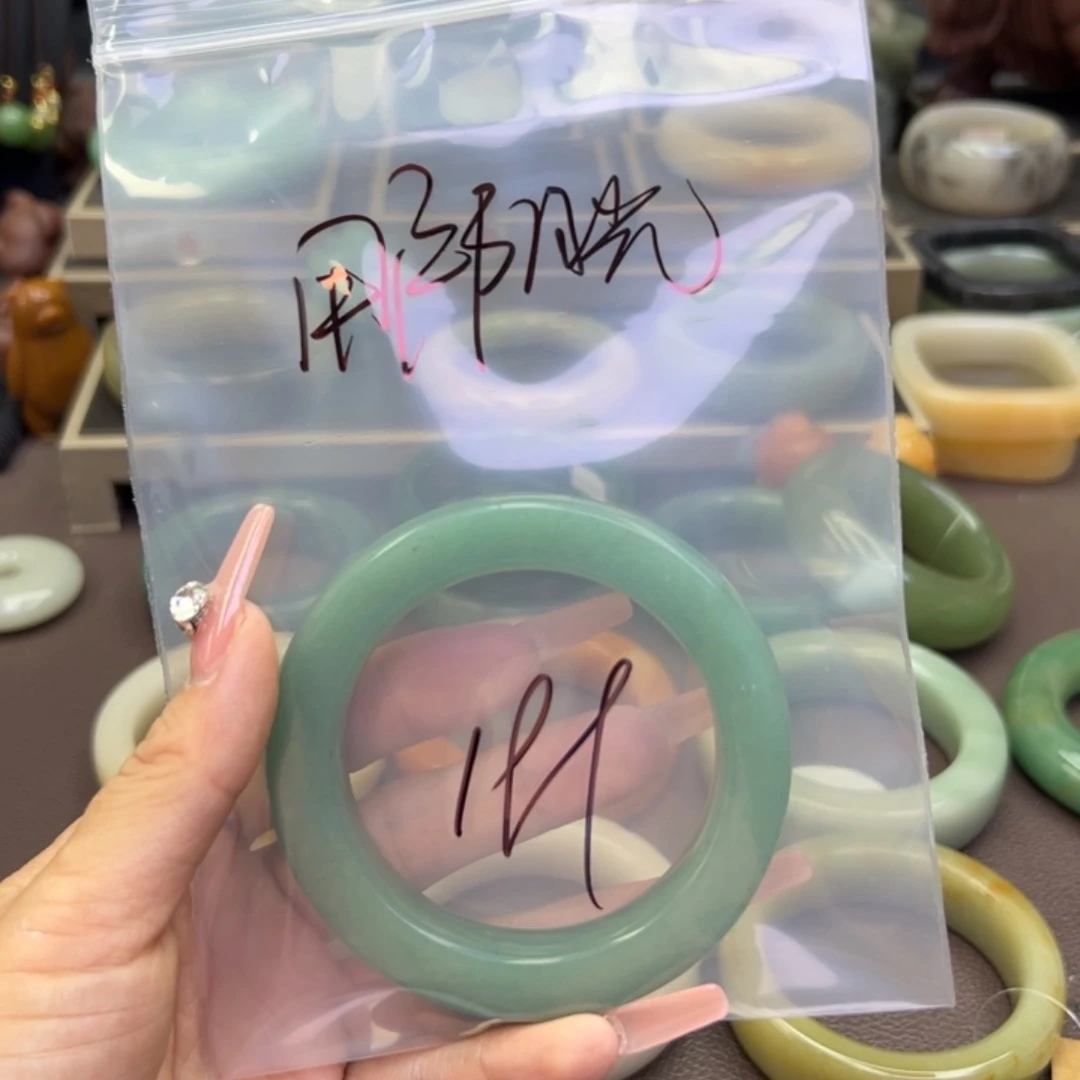 未镶嵌手镯石英岩玉用**光