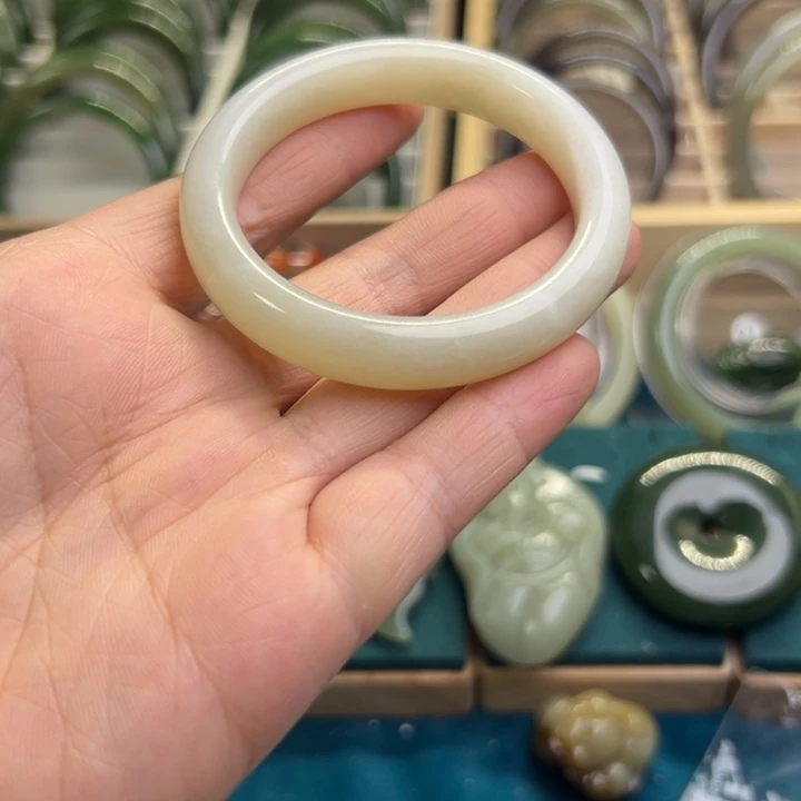 和田玉手镯未镶嵌50.4圈围08080