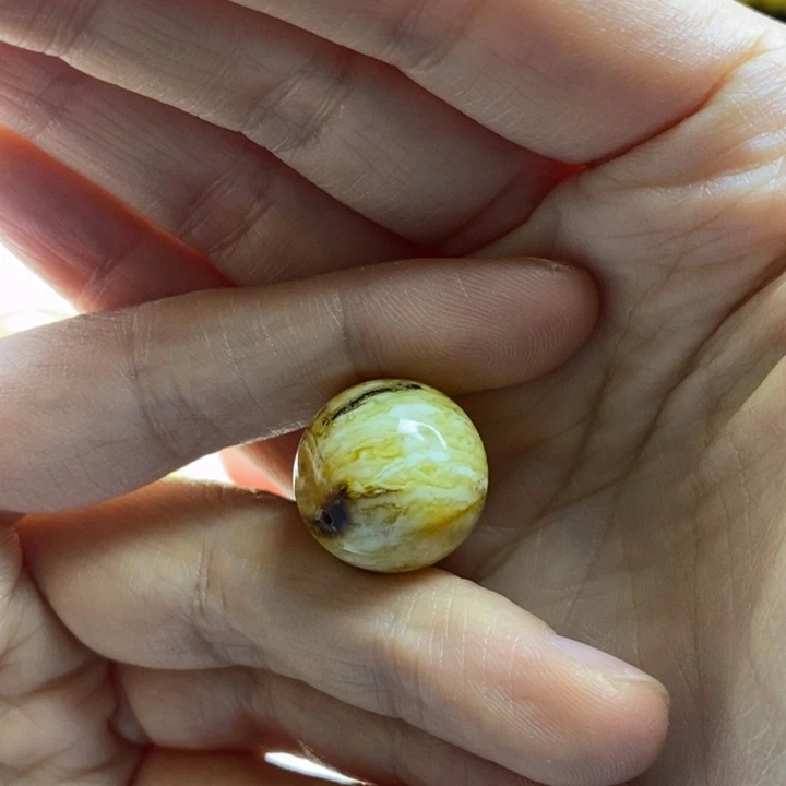 蜜蜡裸石未镶嵌桃**夭尺寸18，瑕疵