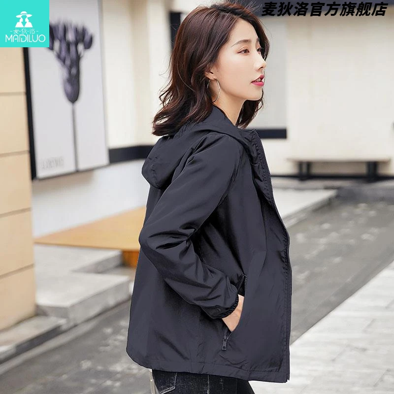 黑色连帽外套女士2025春装新款韩版休闲洋气纯色薄款防水夹克上衣