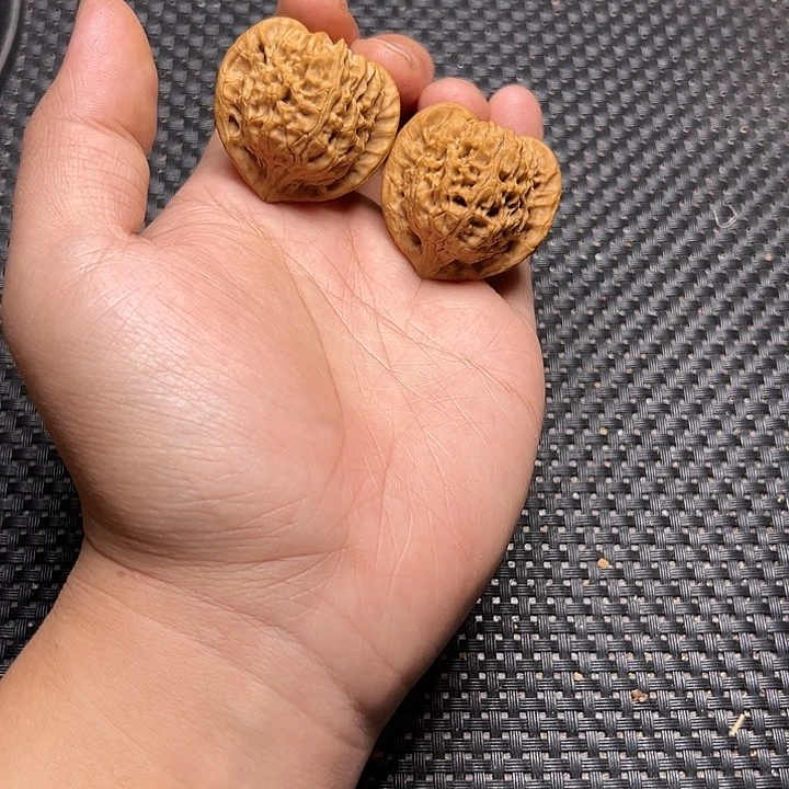 文玩核桃吊坠龙公子