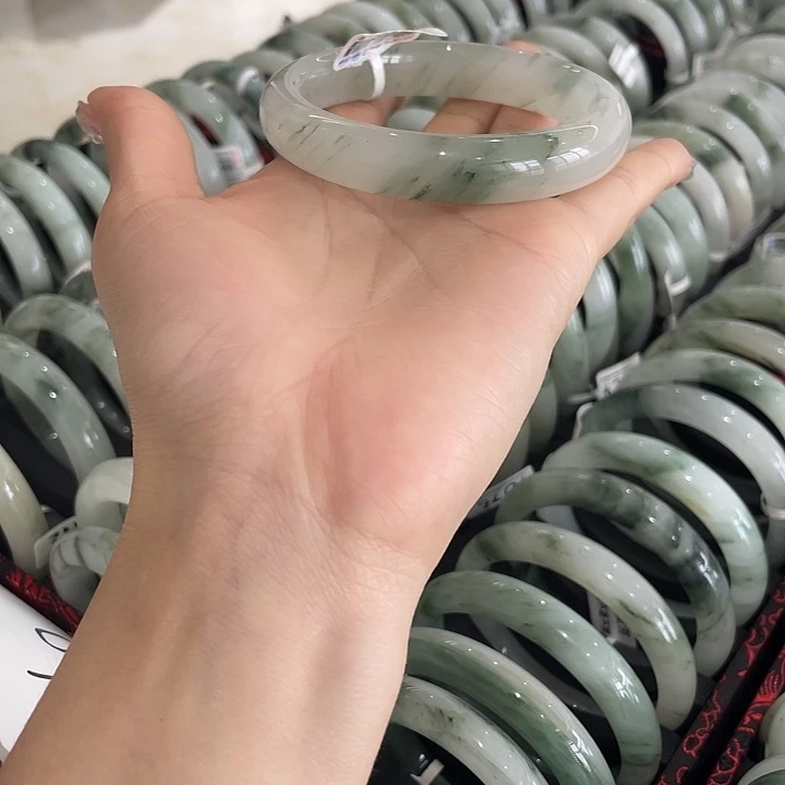 未镶嵌手镯石英岩玉