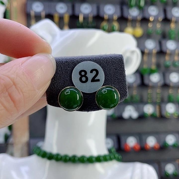 18K金镶嵌和田玉耳饰