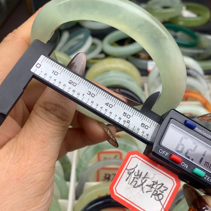 蛇纹石玉未镶嵌手镯323