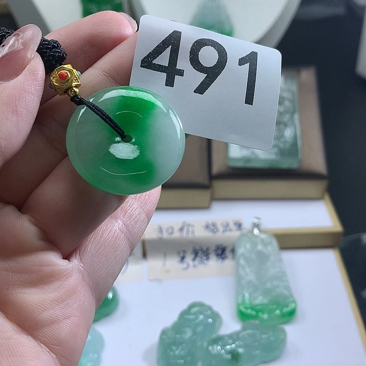 吊坠(赠链)未镶嵌翡翠