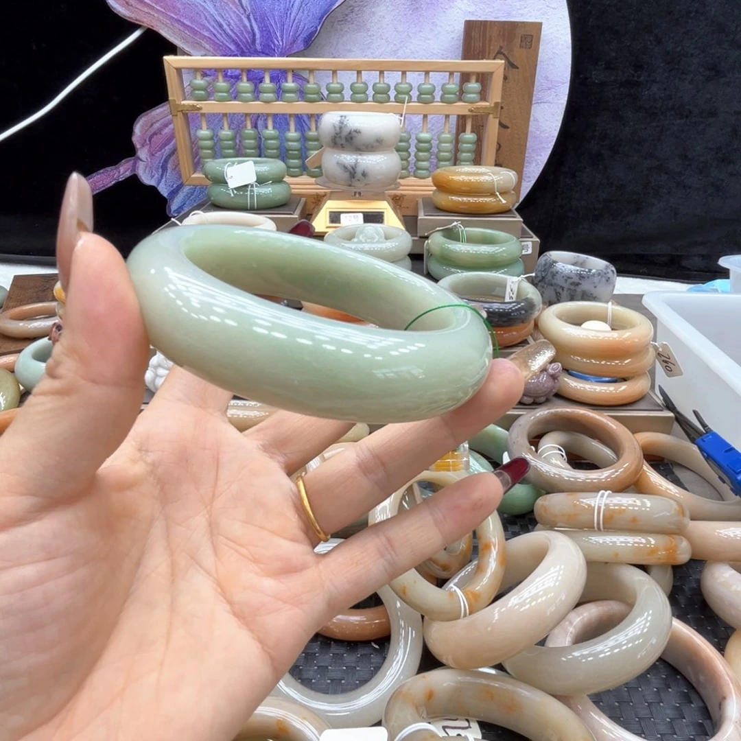 慕***奶石英质玉合金手镯