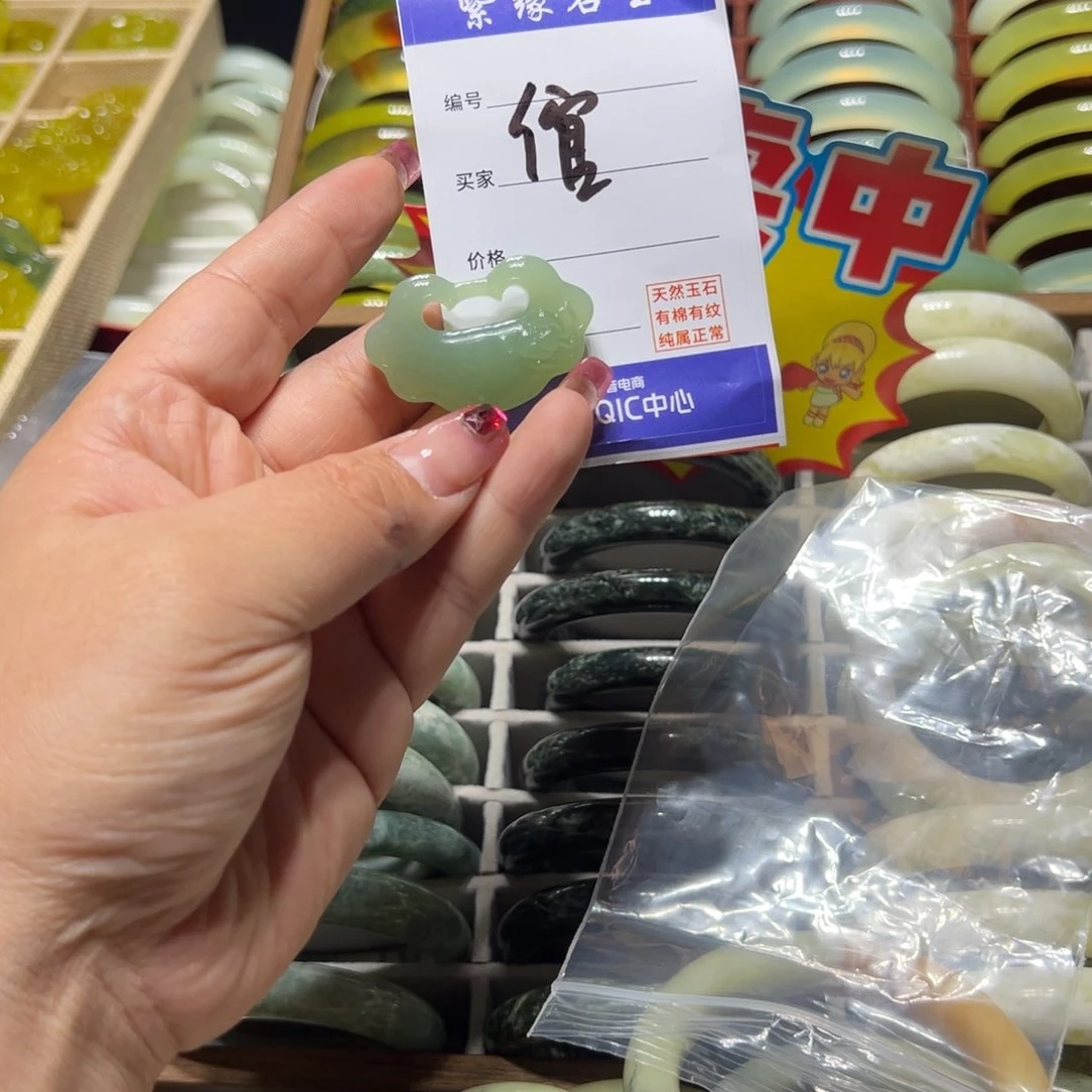 蛇纹石玉手镯未镶嵌?*倌