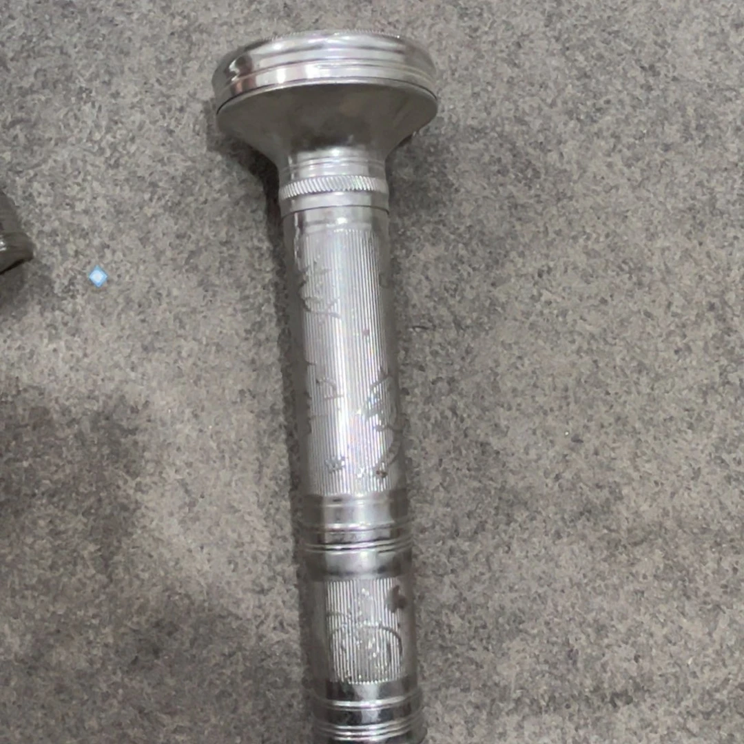 木手电筒一个完整全品的