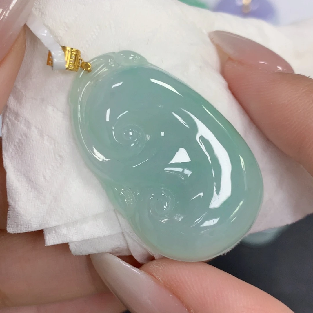 颈饰18K金镶嵌翡翠