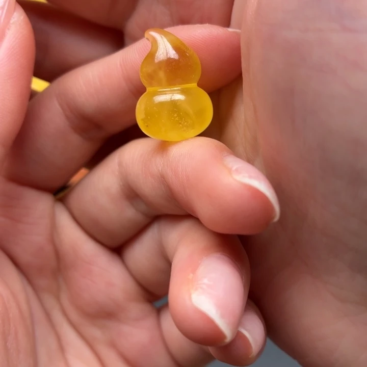 蜜蜡未镶嵌珠宝奇石
