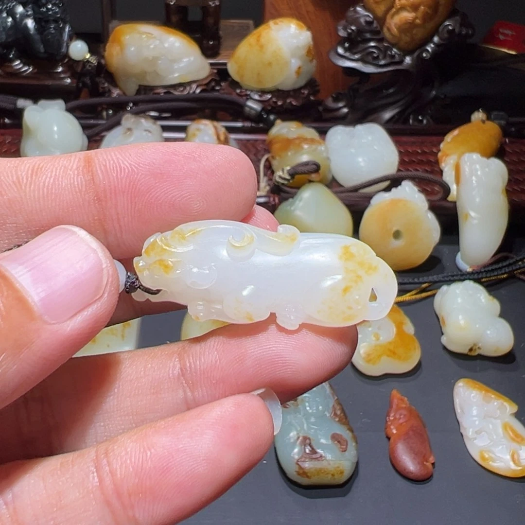 颈饰未镶嵌和田玉（子料）海****?
