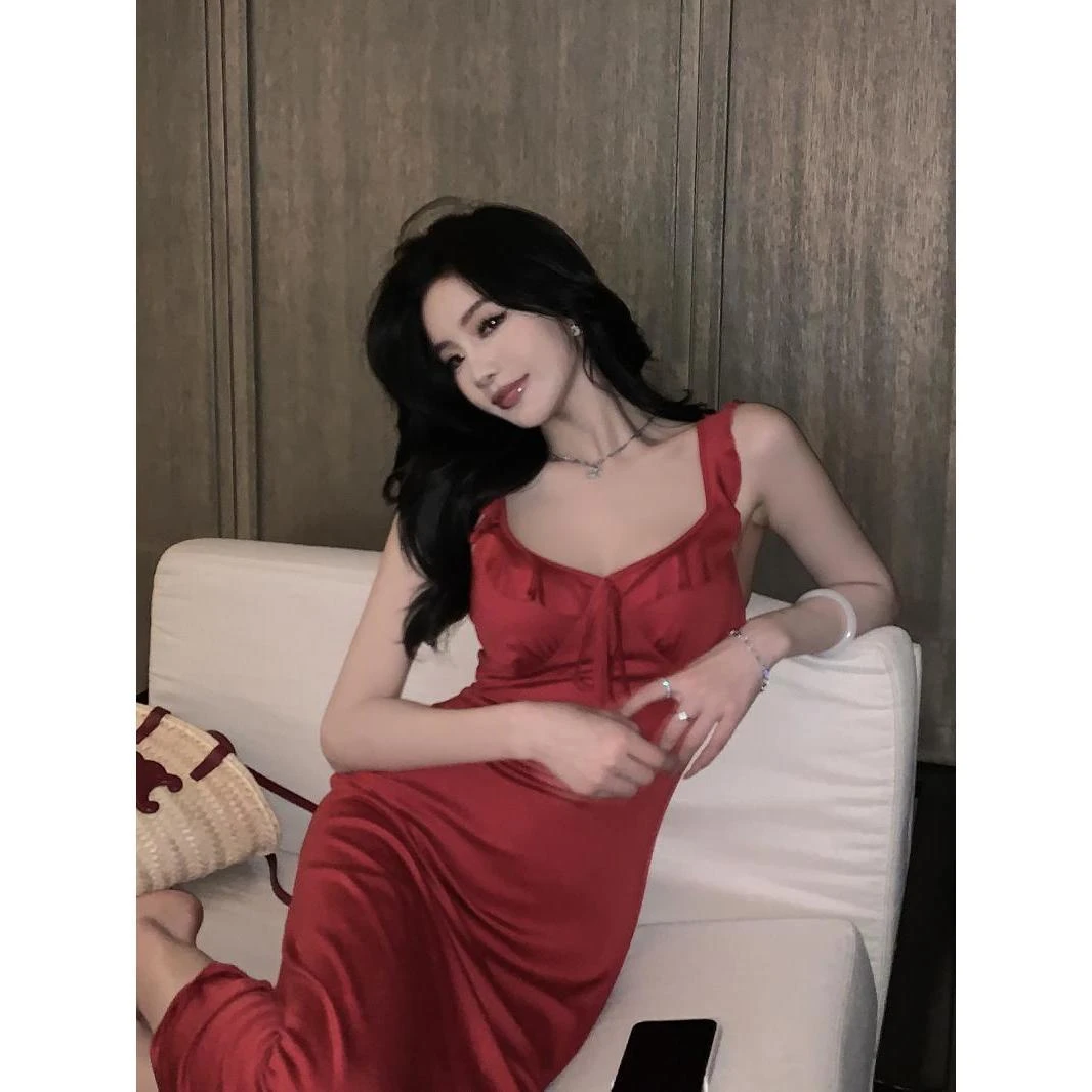 【邱肉瑶清】红色v领收腰连衣裙女夏季御姐纯欲风荷叶边长款裙