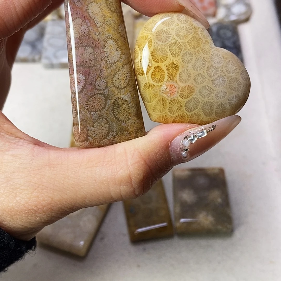 查罗石合金颈饰萝*胡