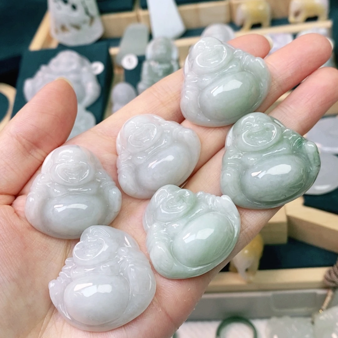 翡翠未镶嵌颈饰佛公发货发其一