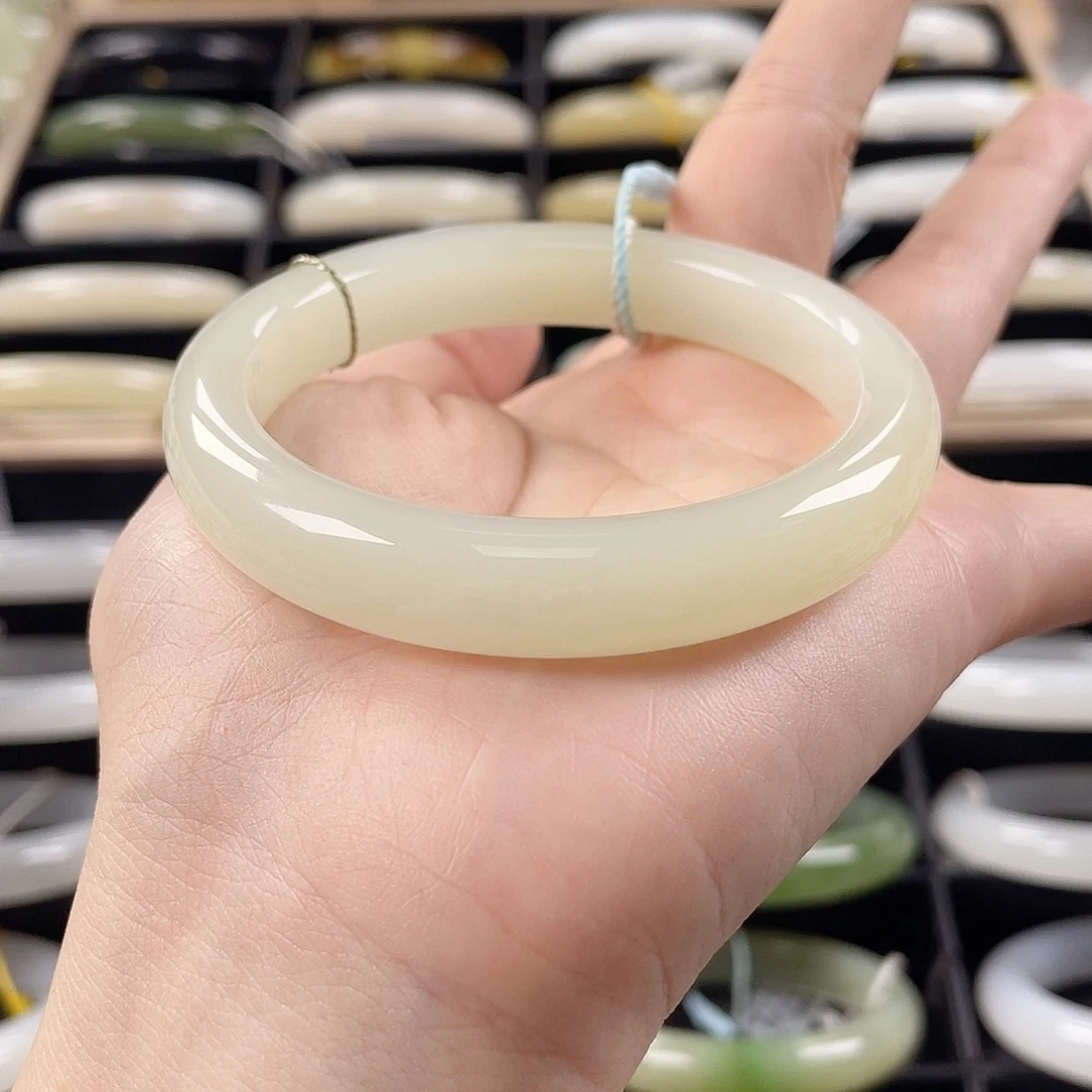 和田玉未镶嵌手镯