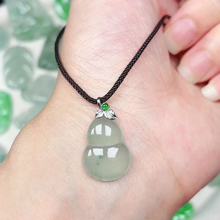 翡翠18K金镶嵌颈饰缅甸天然A货翡翠